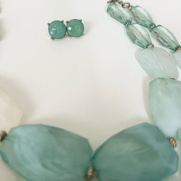 ❤️ Summery Necklace and Shimmery Earring Set - Picture 2 of 4